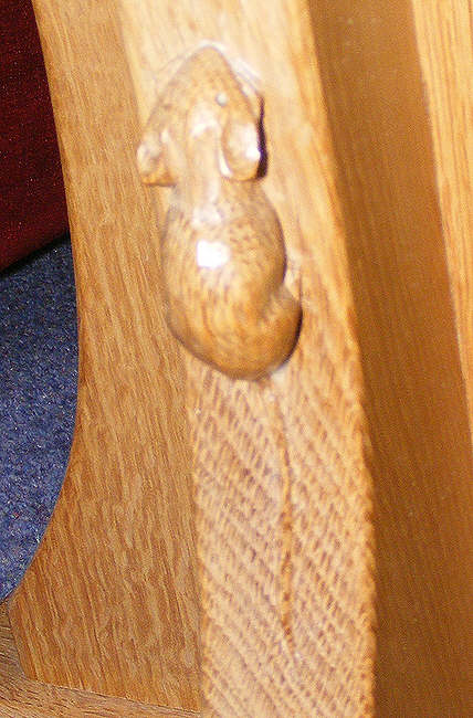 A curved Robert Thompson Mouse 